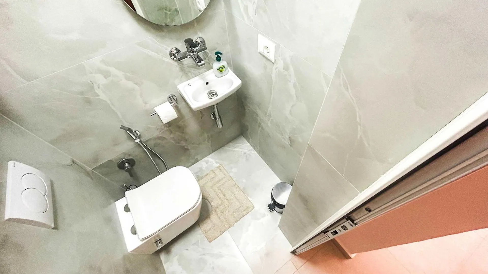 Cinco Apartment 1398 Durrës
