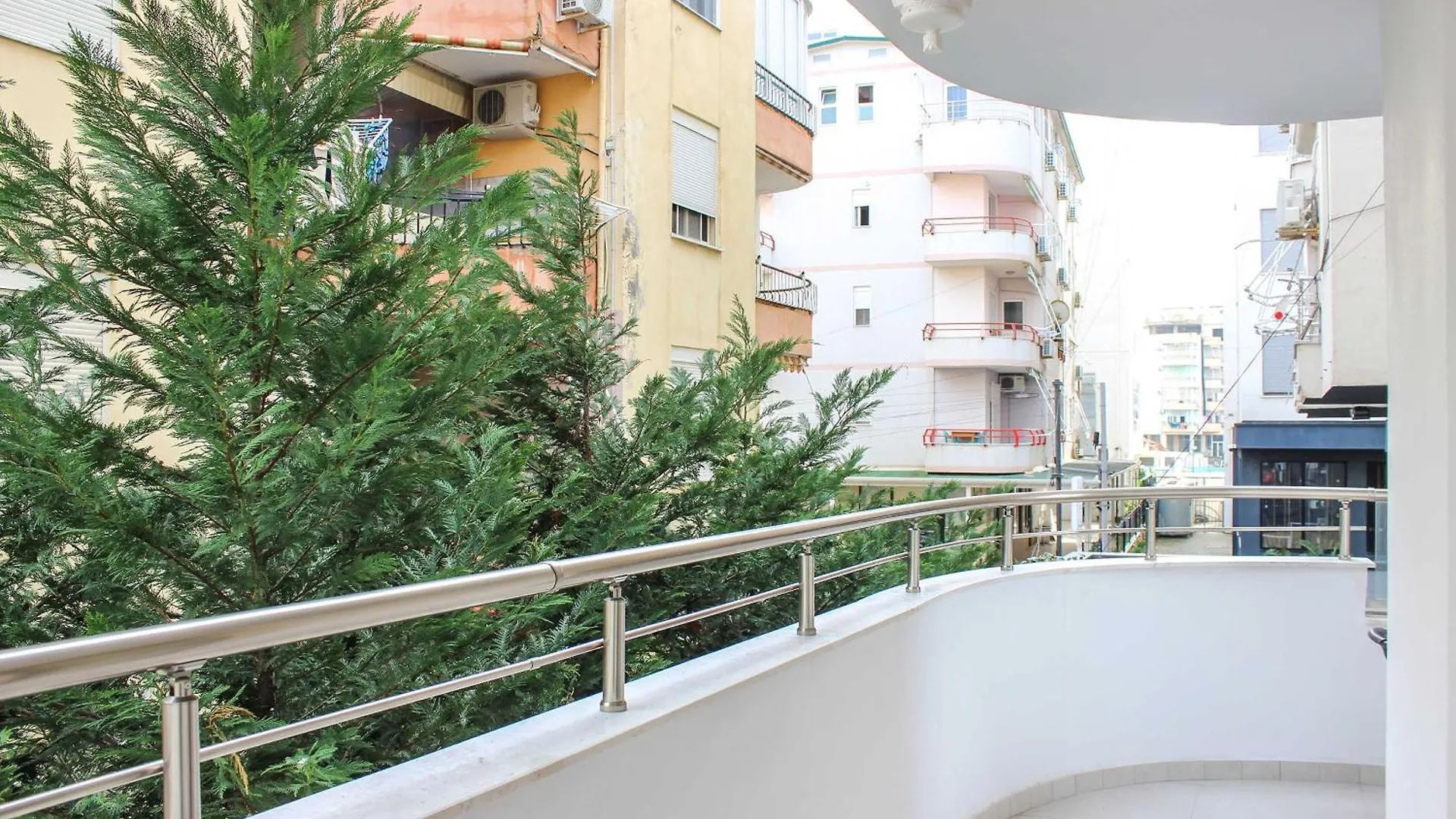 Cinco Apartment 1398 Durrës