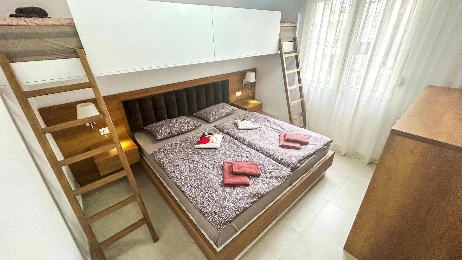 Cinco Apartment 1398 Durrës